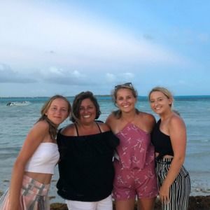 Meet your Posher, The 3 Sisters